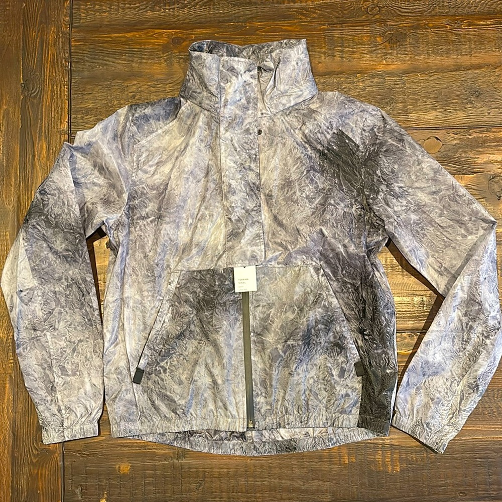 Lululemon Terrain Shell *lululemon lab. Black. Size 6. NWT.